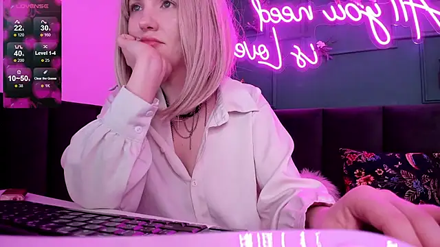 Snapshot of Fluffy_Monica chatting on 03-03-25, 04:25 Fluffy Monica online show from 03-03-25, 04:25