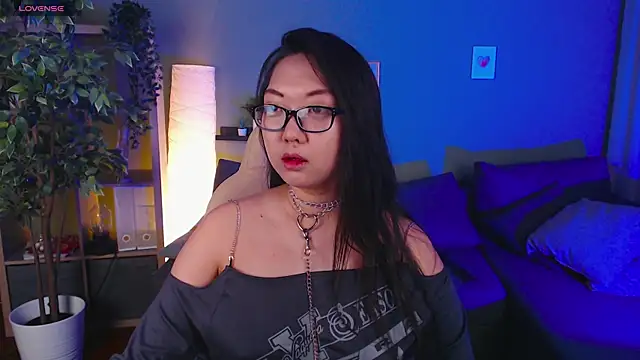 Snapshot of Marine_Vact chatting on 03-22-25, 05:31 Marine Vact online show from 03-22-25, 05:31