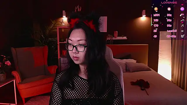 Snapshot of Marine_Vact chatting on 09-21-25, 02:08 Marine Vact online show from 09-21-25, 02:08