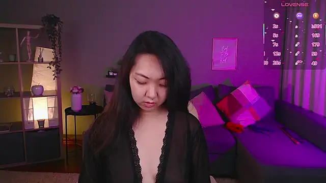 Snapshot of Marine_Vact chatting on 09-27-25, 02:11 Marine Vact online show from 09-27-25, 02:11