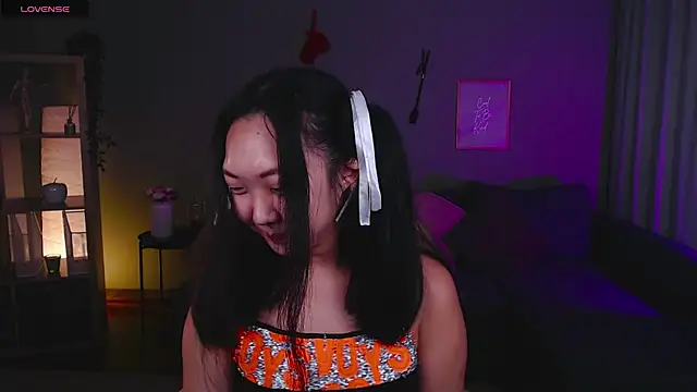 Snapshot of Marine_Vact chatting on 10-08-25, 02:04 Marine Vact online show from 10-08-25, 02:04