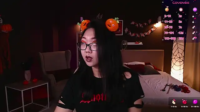 Snapshot of Marine_Vact chatting on 10-26-25, 02:12 Marine Vact online show from 10-26-25, 02:12