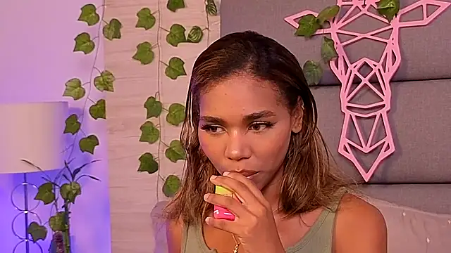 Lily Miiller online show from 11-06-25, 11:26