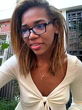 Lily Miiller online show from 12-14-25, 07:07