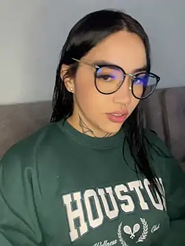 Snapshot of Nickiiiii chatting on 02-07-25, 04:59 Nickiiiii online show from 02-07-25, 04:59