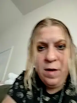 Snapshot of Playmate86 chatting on 02-25-25, 05:25 Playmate86 online show from 02-25-25, 05:25