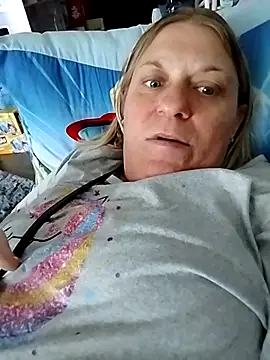 Snapshot of Playmate86 chatting on 02-27-25, 06:09 Playmate86 online show from 02-27-25, 06:09