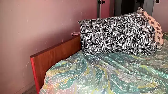 Snapshot of RawOkie chatting on 02-09-26, 09:24 RawOkie online show from 02-09-26, 09:24