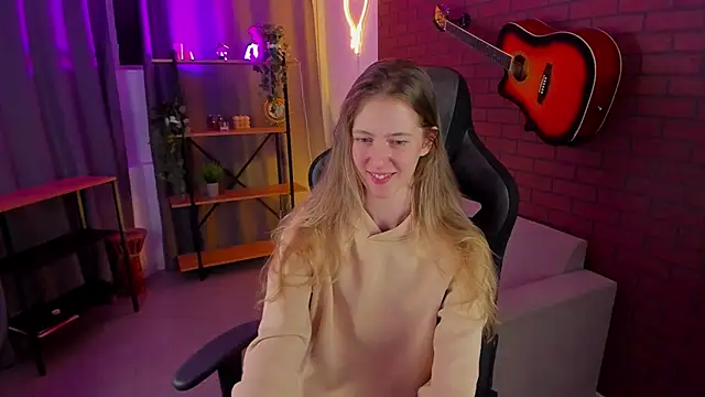 Snapshot of Sharon_Evansi chatting on 01-05-25, 11:59 Sharon Evansi online show from 01-05-25, 11:59