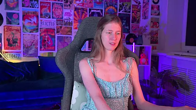 Snapshot of Sharon_Evansi chatting on 02-05-25, 06:48 Sharon Evansi online show from 02-05-25, 06:48