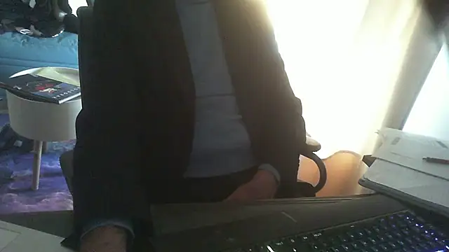 Snapshot of shyfrenchcock1 chatting on 12-16-24, 02:38 shyfrenchcock1 online show from 12-16-24, 02:38