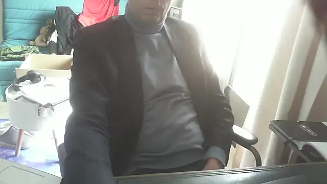 Snapshot of shyfrenchcock1 chatting on 03-10-25, 01:10 shyfrenchcock1 online show from 03-10-25, 01:10