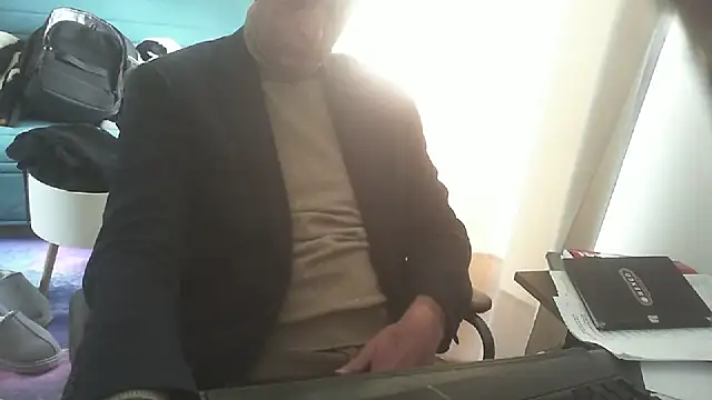 Snapshot of shyfrenchcock1 chatting on 03-18-25, 12:36 shyfrenchcock1 online show from 03-18-25, 12:36