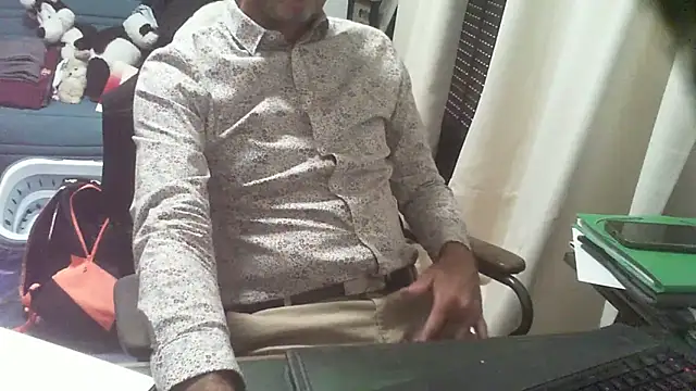 Snapshot of shyfrenchcock1 chatting on 09-11-25, 12:38 shyfrenchcock1 online show from 09-11-25, 12:38