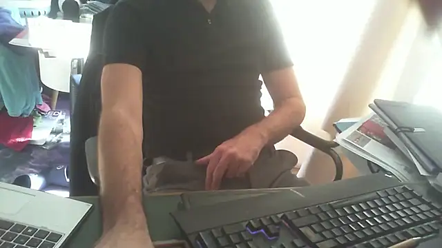 Snapshot of shyfrenchcock1 chatting on 10-20-25, 08:59 shyfrenchcock1 online show from 10-20-25, 08:59