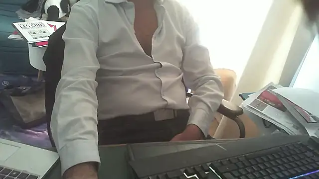 Snapshot of shyfrenchcock1 chatting on 10-23-25, 01:21 shyfrenchcock1 online show from 10-23-25, 01:21