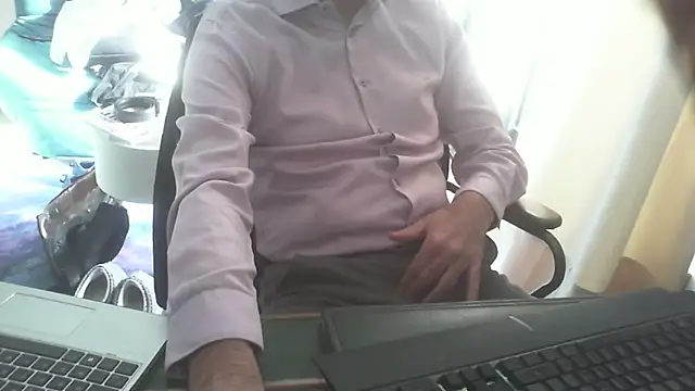 Snapshot of shyfrenchcock1 chatting on 11-10-25, 10:58 shyfrenchcock1 online show from 11-10-25, 10:58