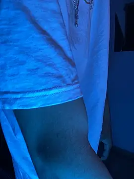 Snapshot of SkinnyHot444 chatting on 02-13-26, 01:51 SkinnyHot444 online show from 02-13-26, 01:51