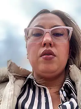 VIOLETA-25  online show from 05-14-26, 03:30