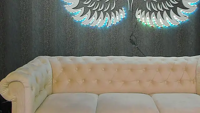 Snapshot of anemarieejolie chatting on 01-24-25, 10:30 anemarieejolie online show from 01-24-25, 10:30