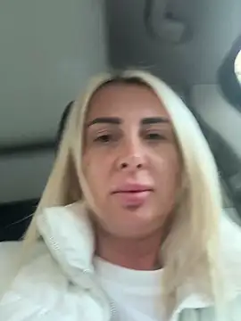 Snapshot of Blond_Babes chatting on 01-09-25, 02:29 Blond Babes online show from 01-09-25, 02:29