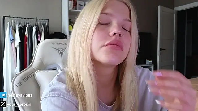 Snapshot of Maya_Rave chatting on 07-05-26, 03:23 Maya Rave online show from 07-05-26, 03:23