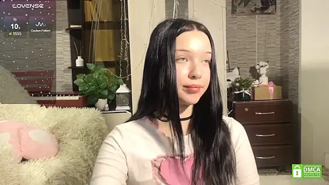 Snapshot of michelle_windrose chatting on 02-21-25, 11:32 michelle windrose online show from 02-21-25, 11:32