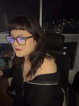 Snapshot of PoliBenett_ chatting on 01-08-26, 11:40 PoliBenett online show from 01-08-26, 11:40