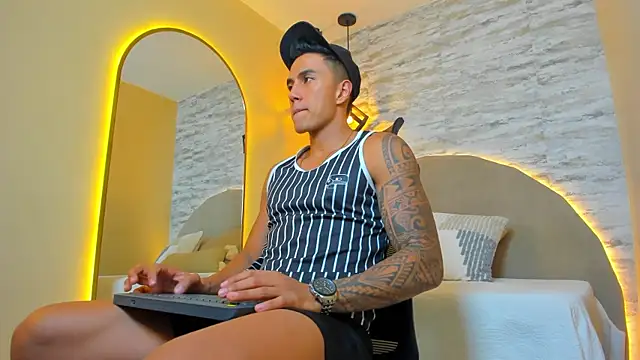 Aron Bolt online show from 11-17-25, 11:54