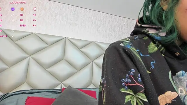 Im gaia online show from 11-18-25, 12:09