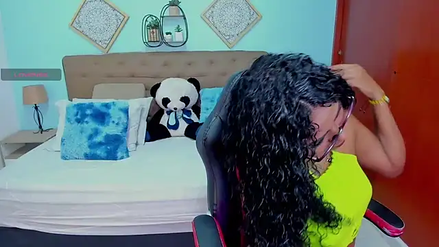 Snapshot of Edelaine_rogers chatting on 03-03-26, 05:13 Edelaine rogers online show from 03-03-26, 05:13