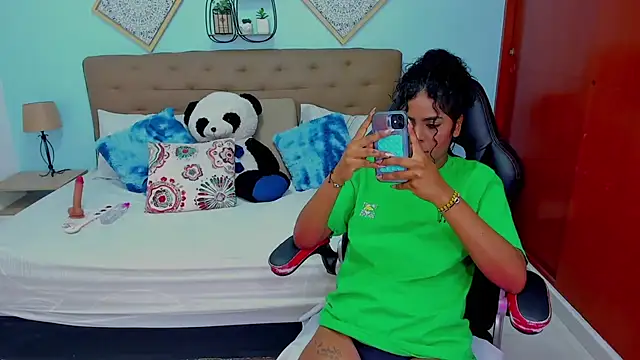 Snapshot of Edelaine_rogers chatting on 03-05-26, 05:36 Edelaine rogers online show from 03-05-26, 05:36