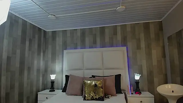 Snapshot of HazelMoret chatting on 02-11-25, 11:54 HazelMoret online show from 02-11-25, 11:54