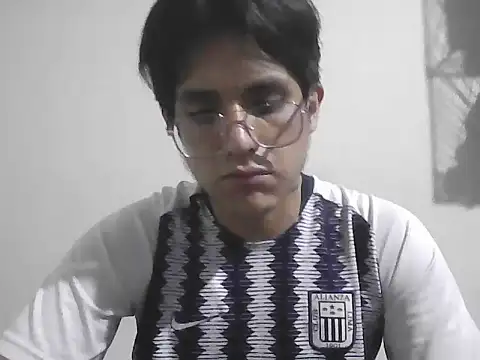 Snapshot of HardDick2 chatting on 06-25-26, 05:23 HardDick2 online show from 06-25-26, 05:23