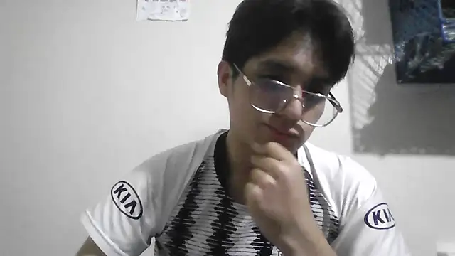 Snapshot of HardDick2 chatting on 08-01-26, 02:33 HardDick2 online show from 08-01-26, 02:33