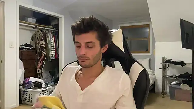 Snapshot of Dylansd chatting on 12-21-24, 01:36 Dylansd online show from 12-21-24, 01:36