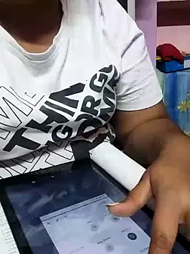 Snapshot of Rani_devi88 chatting on 02-15-25, 12:33 Rani devi88 online show from 02-15-25, 12:33