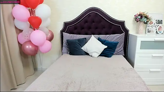 Snapshot of BettyBloom69 chatting on 02-18-25, 04:26 BettyBloom69 online show from 02-18-25, 04:26