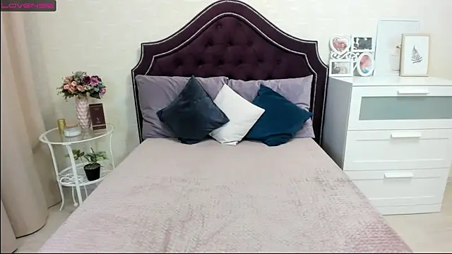 Snapshot of BettyBloom69 chatting on 02-25-25, 04:35 BettyBloom69 online show from 02-25-25, 04:35