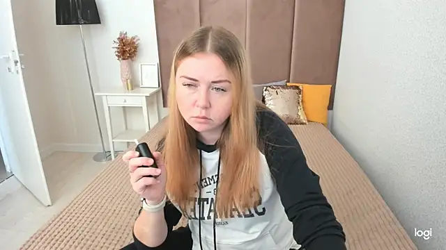 Snapshot of BettyBloom69 chatting on 10-07-25, 04:53 BettyBloom69 online show from 10-07-25, 04:53