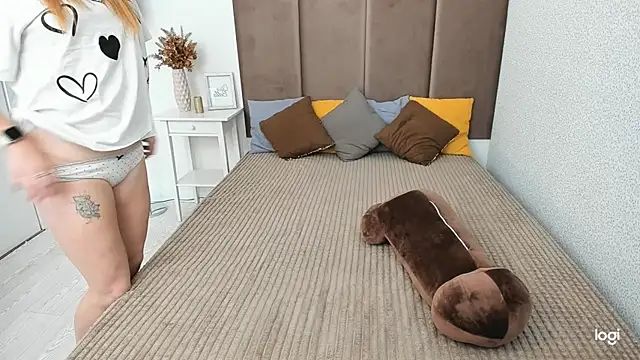 Snapshot of BettyBloom69 chatting on 10-11-25, 04:33 BettyBloom69 online show from 10-11-25, 04:33