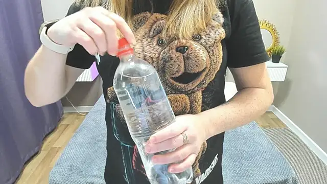 Snapshot of BettyBloom69 chatting on 11-13-25, 04:55 BettyBloom69 online show from 11-13-25, 04:55