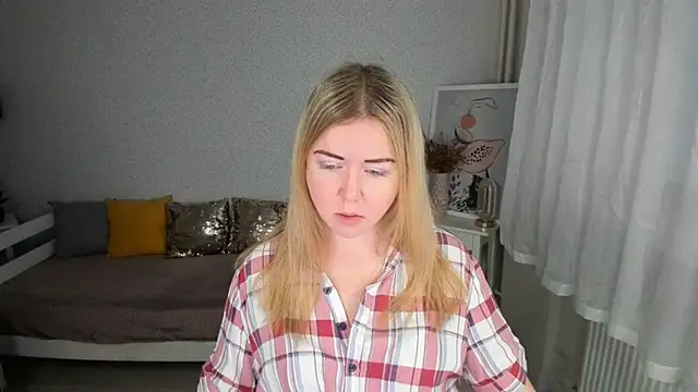 Snapshot of BettyBloom69 chatting on 12-04-25, 04:44 BettyBloom69 online show from 12-04-25, 04:44