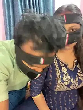 Snapshot of mickey_love chatting on 10-04-25, 05:00 mickey love online show from 10-04-25, 05:00