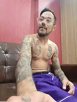 Snapshot of mileflav0r chatting on 12-15-24, 02:05 mileflav0r online show from 12-15-24, 02:05