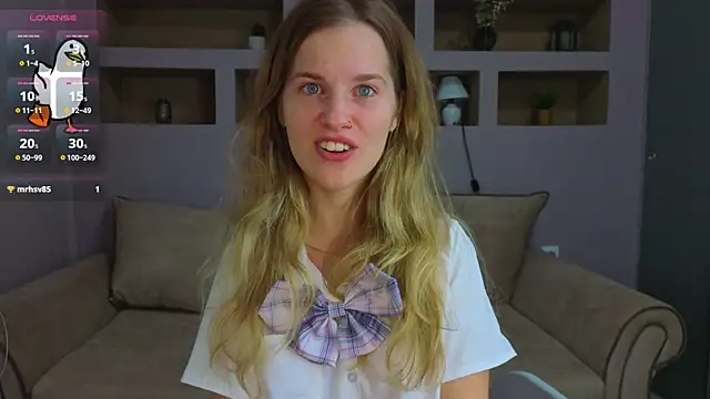 Snapshot of LinaCristonsen chatting on 10-25-25, 02:24 LinaCristonsen online show from 10-25-25, 02:24