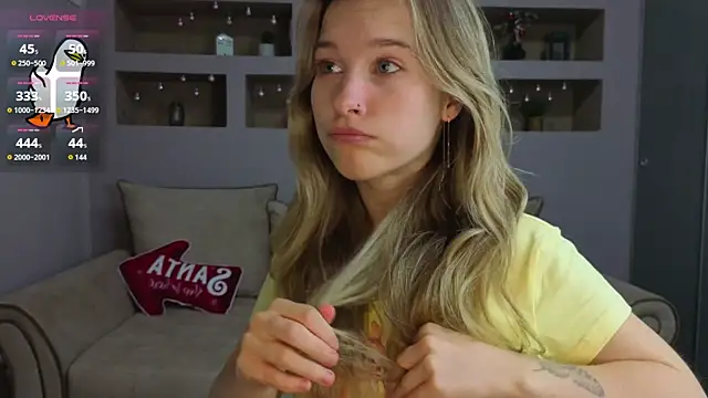 Snapshot of LinaCristonsen chatting on 11-30-25, 04:00 LinaCristonsen online show from 11-30-25, 04:00