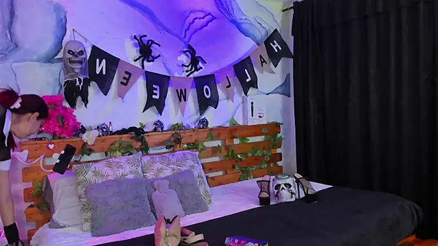 Perla Franco online show from 10-10-25, 05:06