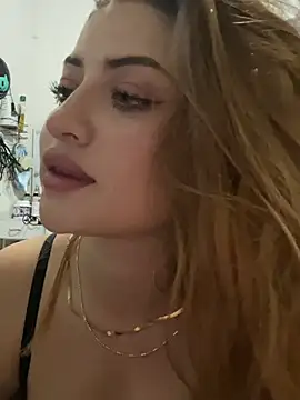 Snapshot of cristal-evanns chatting on 05-31-26, 06:09 cristal-evanns online show from 05-31-26, 06:09