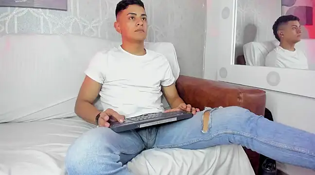 Snapshot of Lucii_fer_ chatting on 02-23-25, 02:46 Lucii fer online show from 02-23-25, 02:46